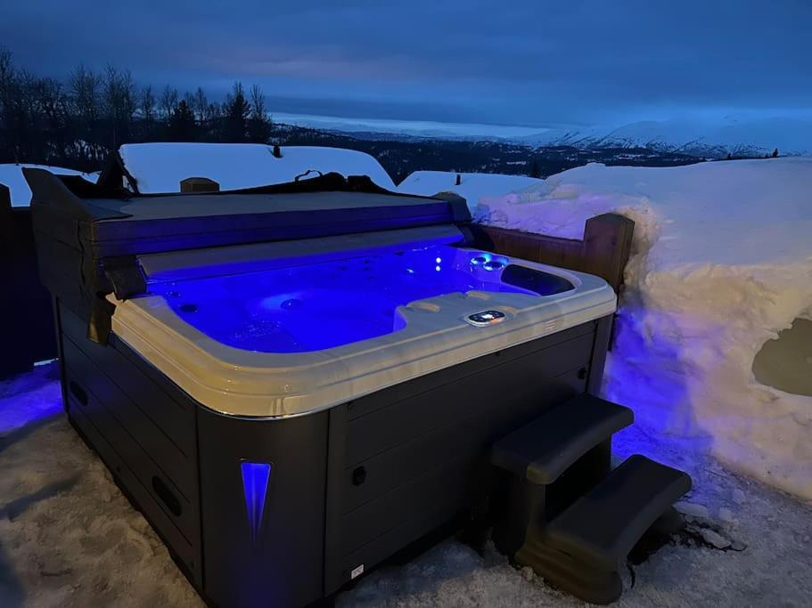Flott Moderne I Holterdalen, 4 Soverom, 2 Bad, Jacuzzi, Garasje
