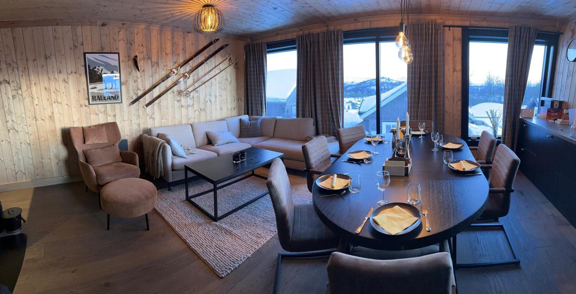 Flott Moderne I Holterdalen, 4 Soverom, 2 Bad, Jacuzzi, Garasje